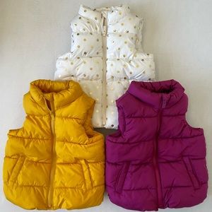 Old Navy Puffer Vest Size 2T Cream Color with Gold Dots